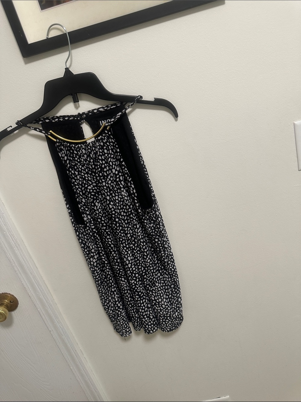 Sleeveless Black & White sleepless stop Halter top